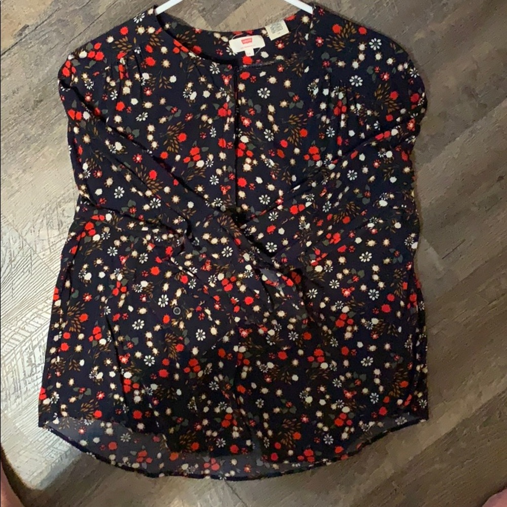 Levi’s button down long sleeve shirt - Picture 5 of 5